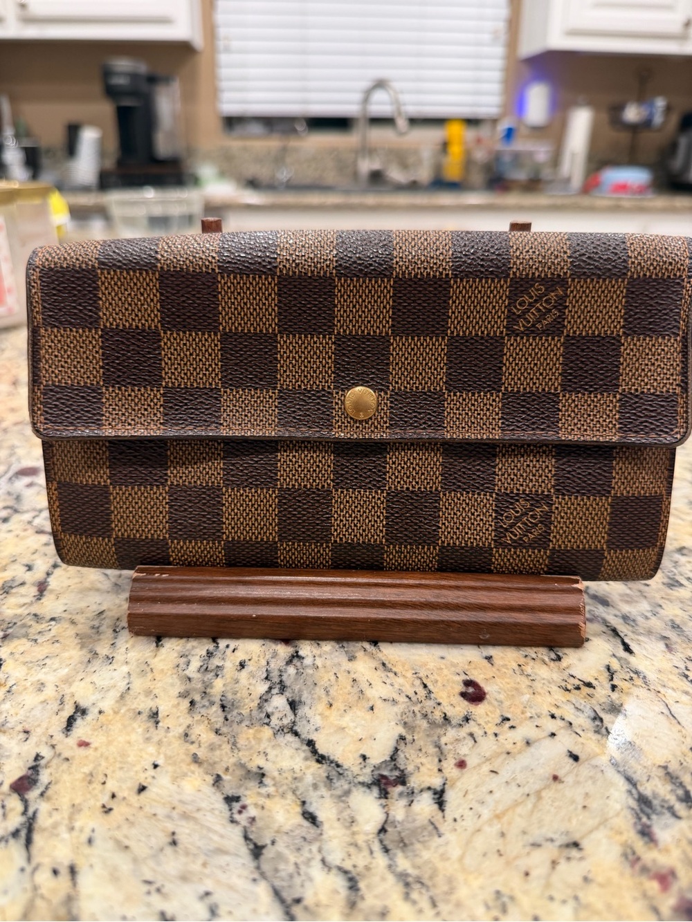 Brown Checkered Men's Wallet Clutch - Classic Leather Design